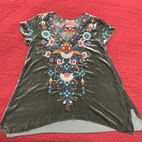 Johnny Was embroidered floral V-neck - Picture 2 of 11